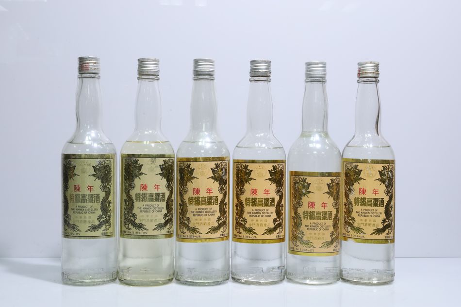 民國70年 黑金剛 陳年特級高粱酒 單日期/民國71年 黑金剛 陳年特級高粱酒 單日期/民國72年 黑金剛 陳年特級高粱酒/民國73年 黑金剛 陳年特級高粱酒/民國74年 黑金剛 陳年特級高粱酒/民國75年 黑金剛 陳年特級高粱酒 司令官用酒10001