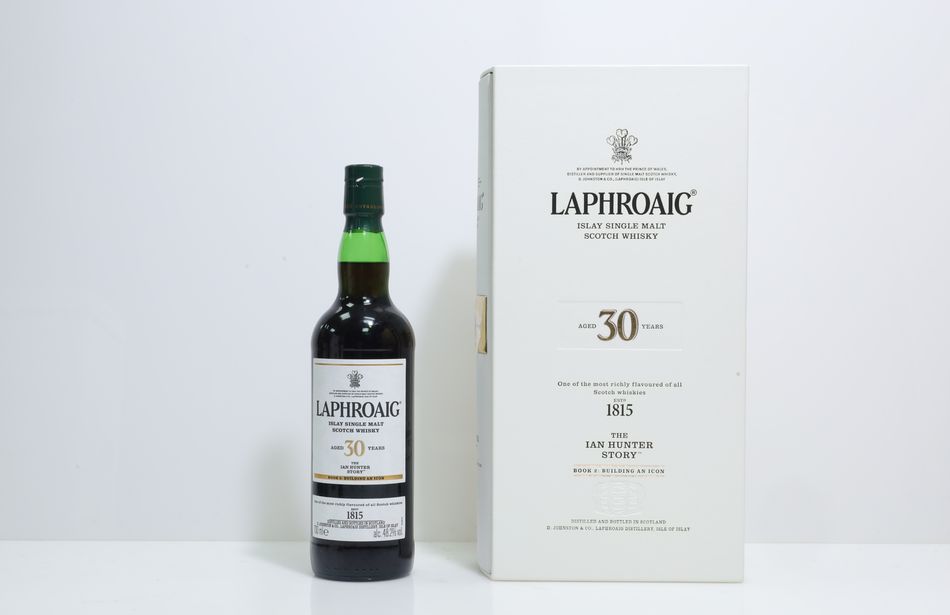 Laphroaig 30 Years Old The Ian Hunter Story Book 2