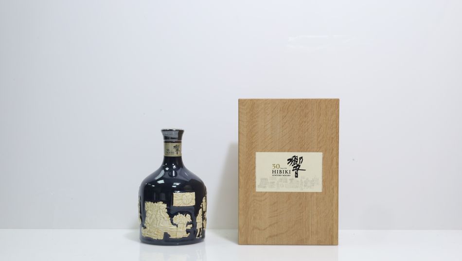 響 Hibiki 30年 有田焼 命水陽刻文紫紺釉砧形瓶