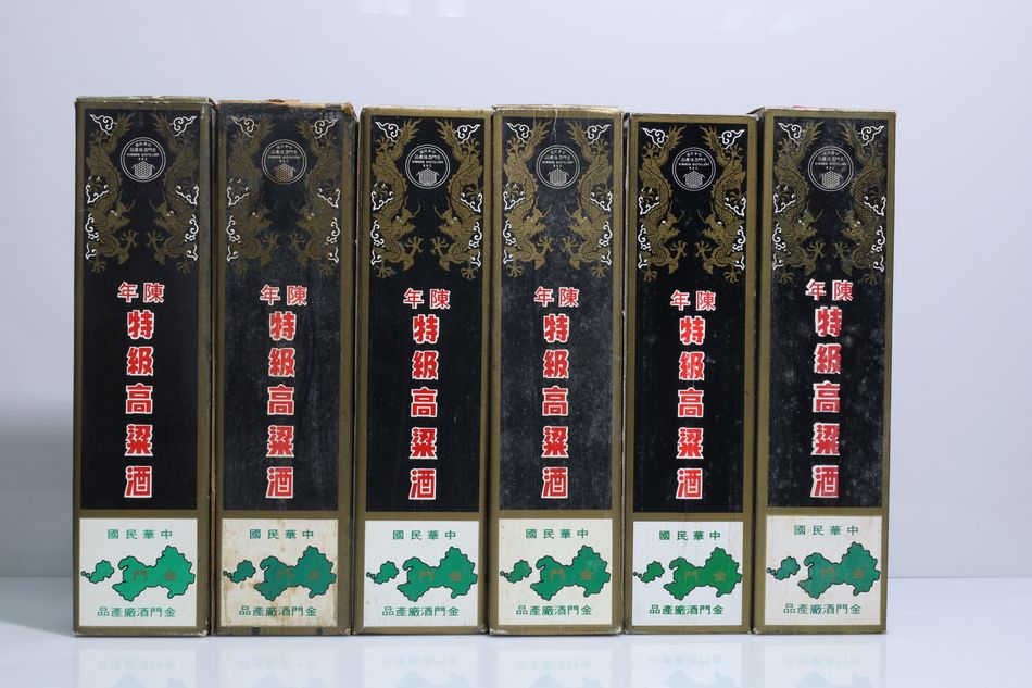 民國70年 黑金剛 陳年特級高粱酒 單日期/民國71年 黑金剛 陳年特級高粱酒 單日期/民國72年 黑金剛 陳年特級高粱酒/民國73年 黑金剛 陳年特級高粱酒/民國74年 黑金剛 陳年特級高粱酒/民國75年 黑金剛 陳年特級高粱酒 司令官用酒10001