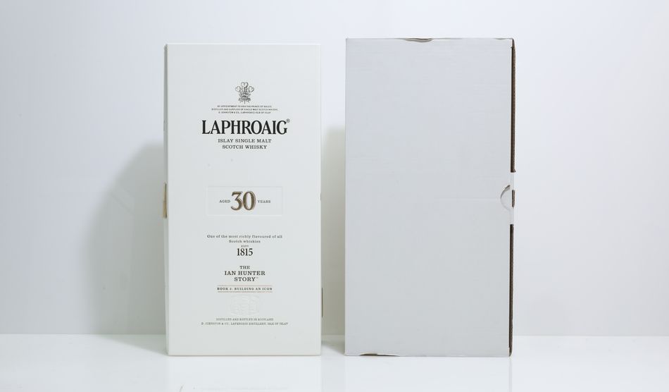 Laphroaig 30 Years Old The Ian Hunter Story Book 2