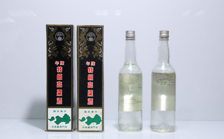 民國69年 黑金剛 陳年高粱酒 單日期