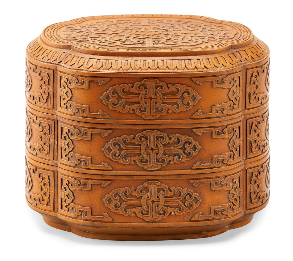 清 竹簧海棠式雕花三層蓋盒
