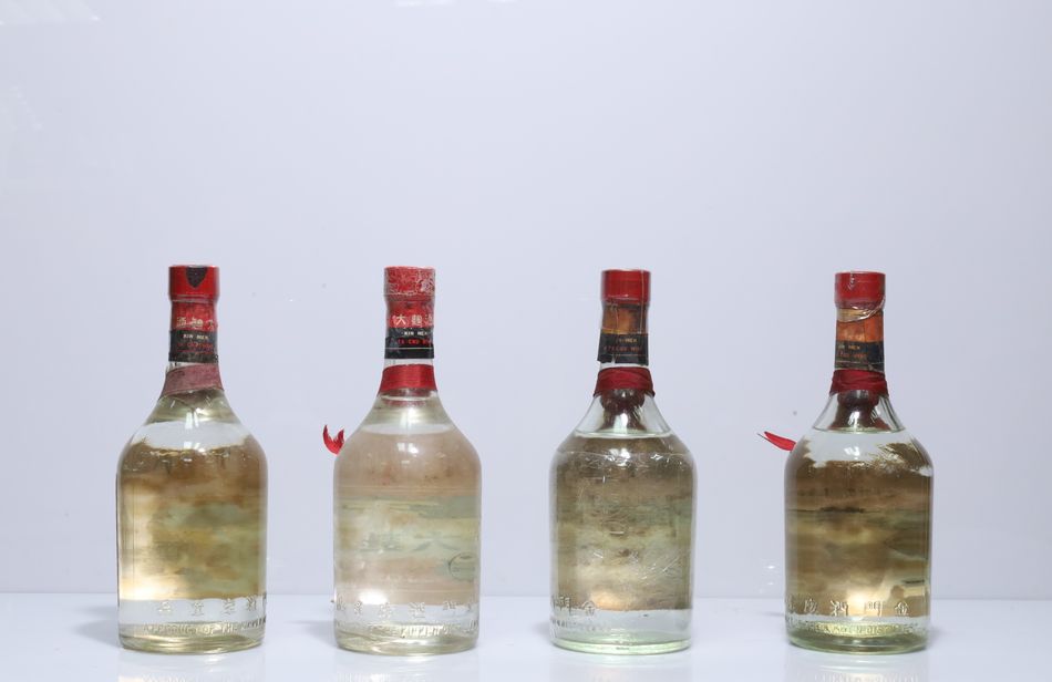 民國70年 圓瓶精選大麯酒/民國71年 圓瓶精選大麯酒/民國75年 圓瓶精選大麯酒/民國77年 圓瓶精選大麯酒