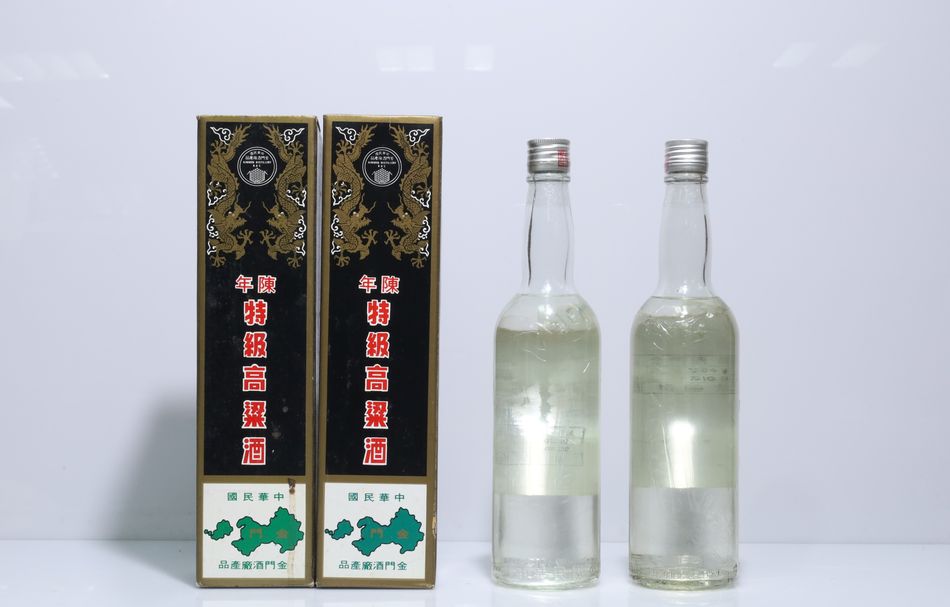 民國72年 黑金剛 陳年特級高粱酒/民國73年 黑金剛 陳年特級高粱酒