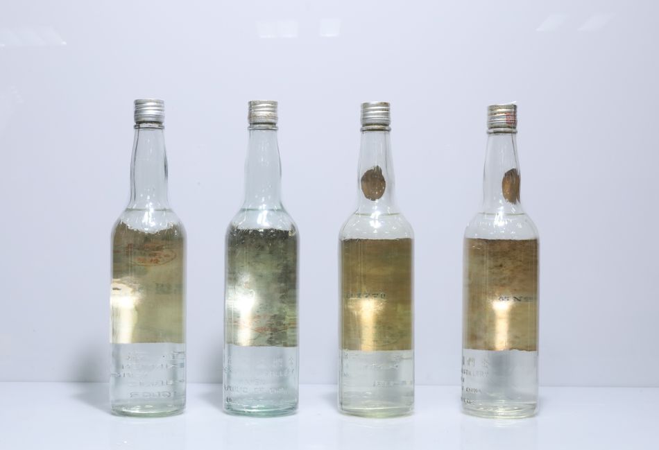 民國60年代 白金龍 特級高粱酒