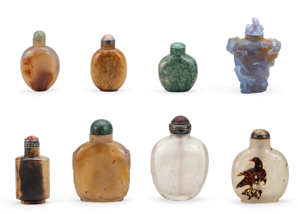 19/20世紀  各式鼻煙壺（八件一組）

瑪瑙鼻煙壺 
玉石鼻煙壺 
玉石光素鼻煙壺 
瑪瑙雕「花禽圖」鼻煙壺  
瑪瑙鼻煙壺 
瑪瑙光素鋪首鼻煙壺 
水晶「松鶴遐齡」鼻煙壺 
瑪瑙雕「英雄獨立」鼻煙壺 