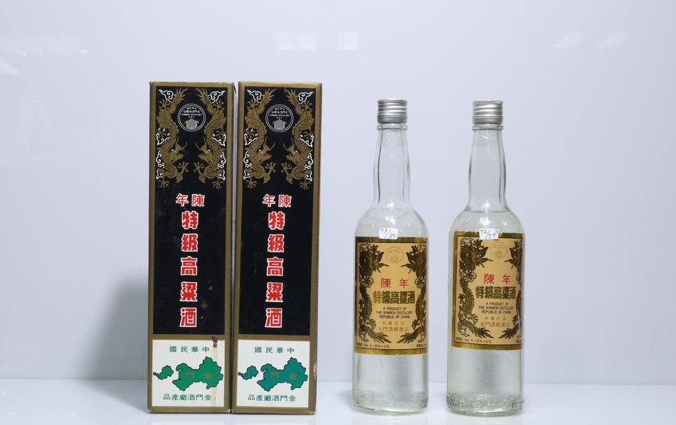 民國72年 黑金剛 陳年特級高粱酒/民國73年 黑金剛 陳年特級高粱酒