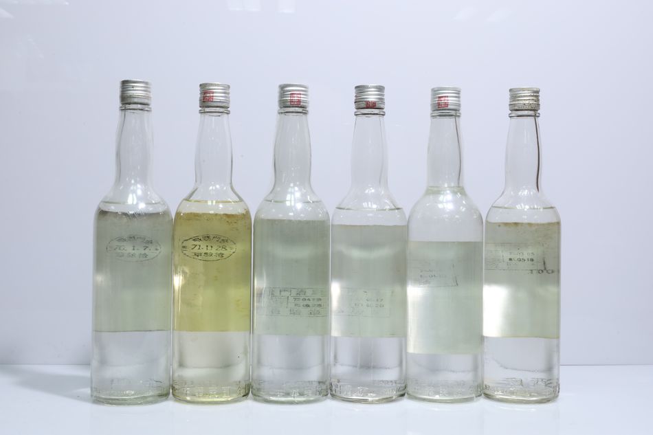 民國70年 黑金剛 陳年特級高粱酒 單日期/民國71年 黑金剛 陳年特級高粱酒 單日期/民國72年 黑金剛 陳年特級高粱酒/民國73年 黑金剛 陳年特級高粱酒/民國74年 黑金剛 陳年特級高粱酒/民國75年 黑金剛 陳年特級高粱酒 司令官用酒10001