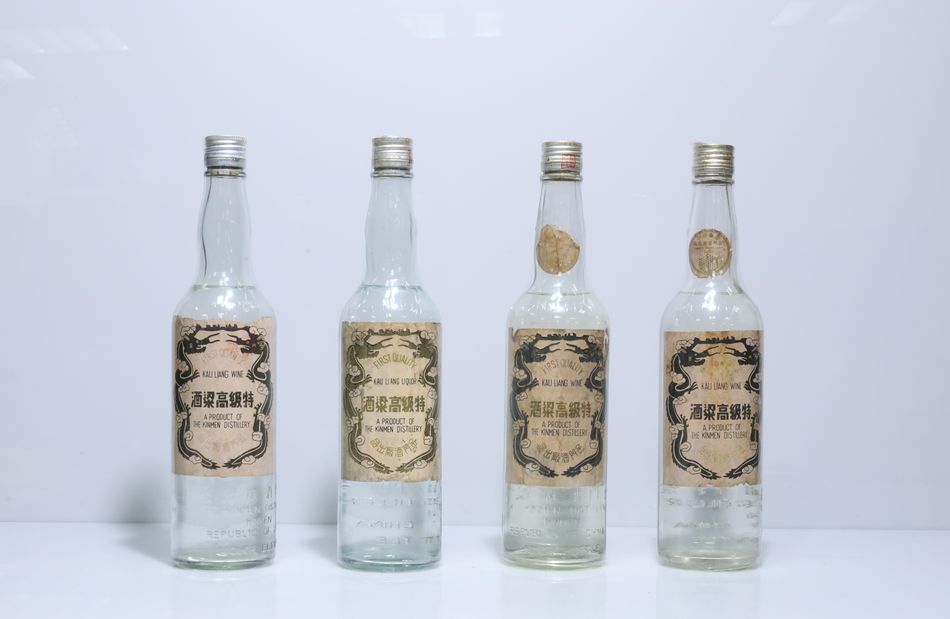 民國60年代 白金龍 特級高粱酒